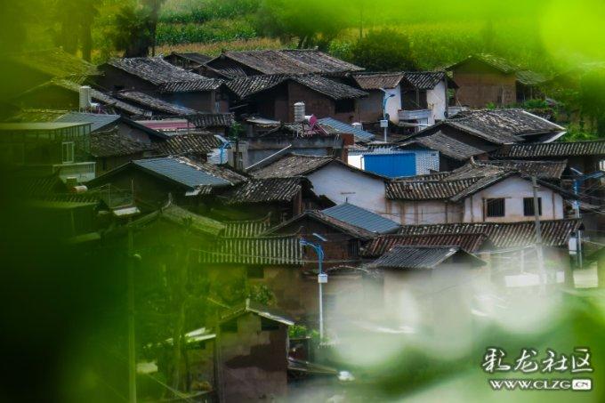 电影《飞驰人生2》曝全新特辑与海报 沈腾携“驰名天团”报喜送欢乐 